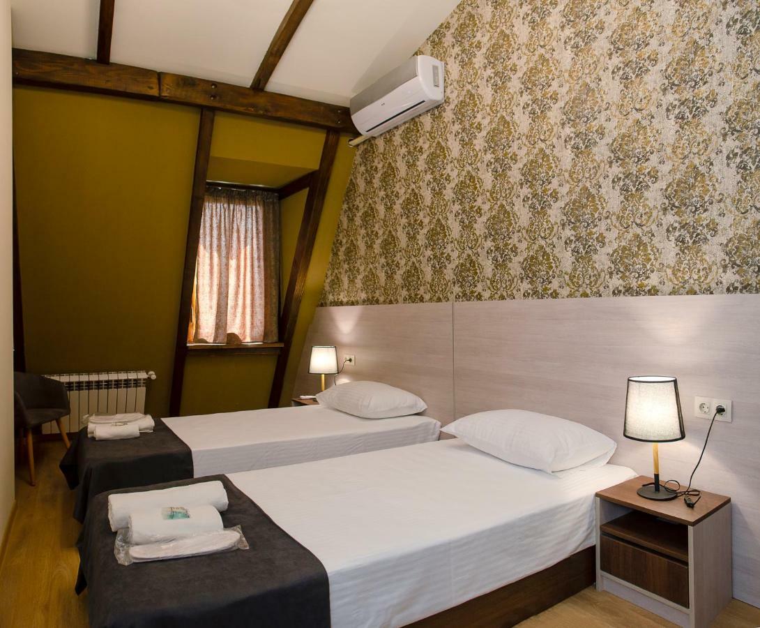 Home@97 On Aghmashenebeli Avenue Tbilisi Bagian luar foto