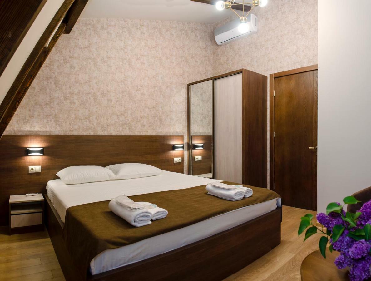 Home@97 On Aghmashenebeli Avenue Tbilisi Bagian luar foto