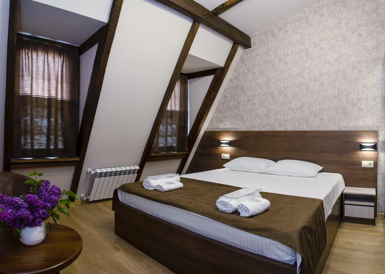Home@97 On Aghmashenebeli Avenue Tbilisi Bagian luar foto