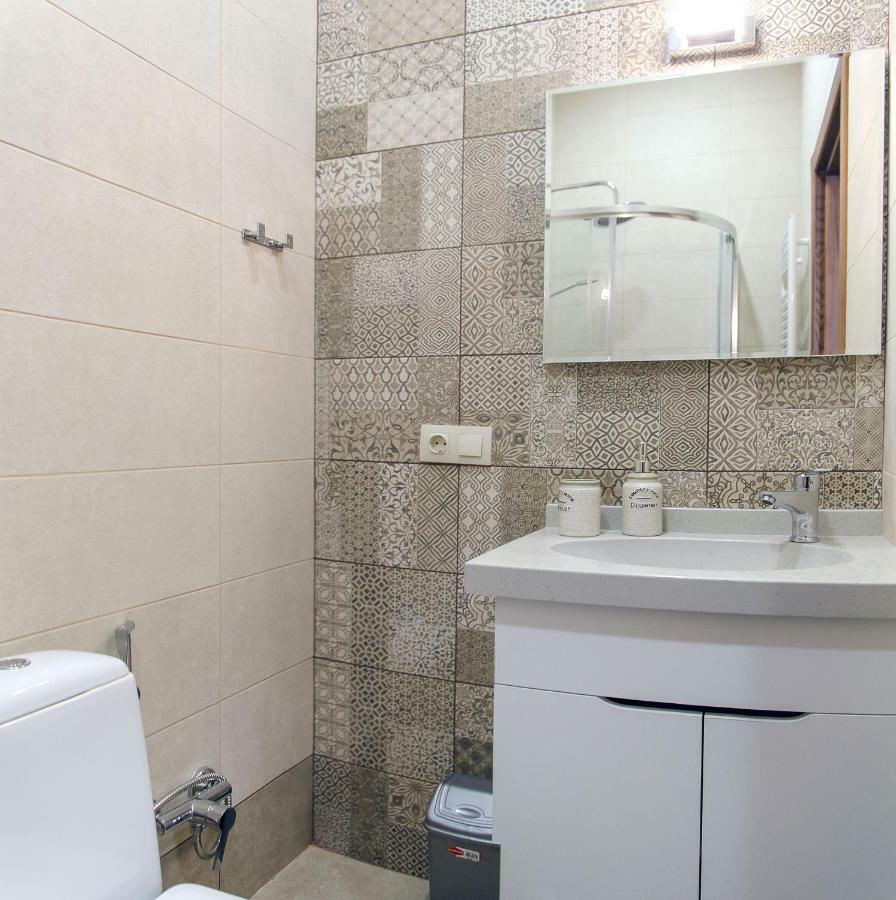 Home@97 On Aghmashenebeli Avenue Tbilisi Bagian luar foto